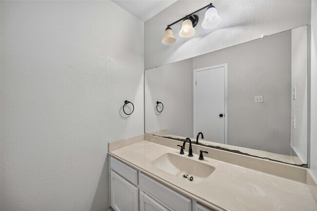 Building Photo - 2107 N Red Cedar Cir