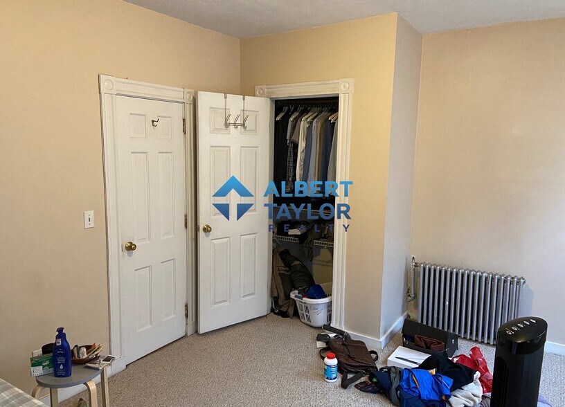 Building Photo - 82 Phillips St