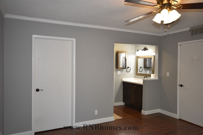 Building Photo - 415 Sutton Pl