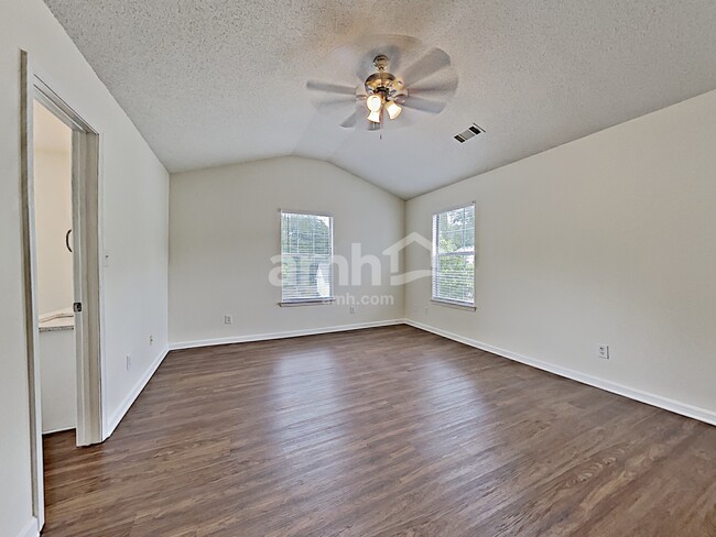 Building Photo - 7132 New Dale Rd