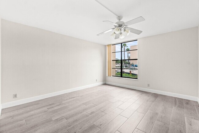 Building Photo - 17 Royal Palm Way