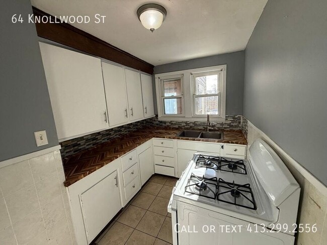 Building Photo - 64 Knollwood St