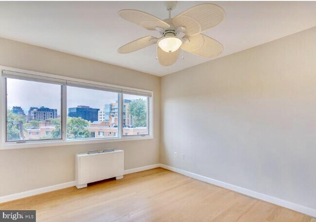 Building Photo - 4720 Chevy Chase Dr