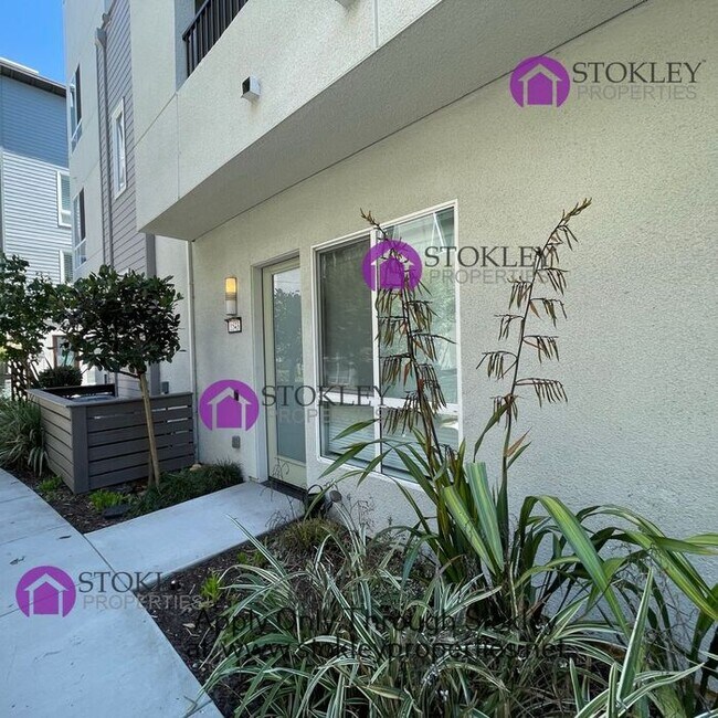 Building Photo - 1543 Longitude Dr