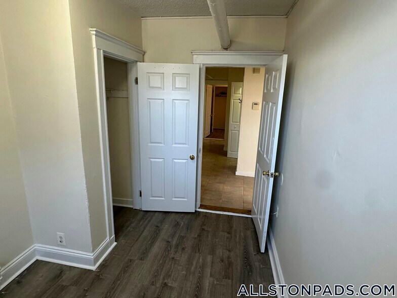 Building Photo - 524 Cambridge St