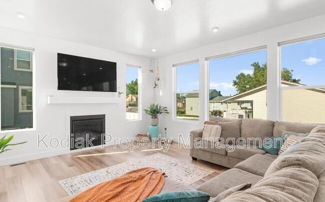 Building Photo - 127 N 4450 W