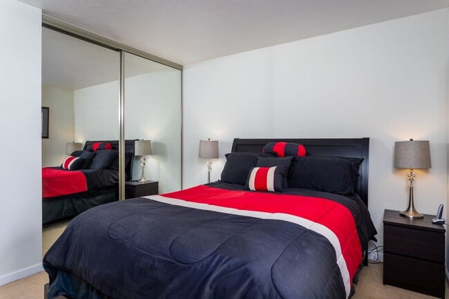 Building Photo - Just landing in the East Bay? Fully Furnished Resort 1 Bdrm. condo available on a short or long t...