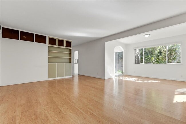 Building Photo - Three bedroom Carmel Home near ocean - Early May