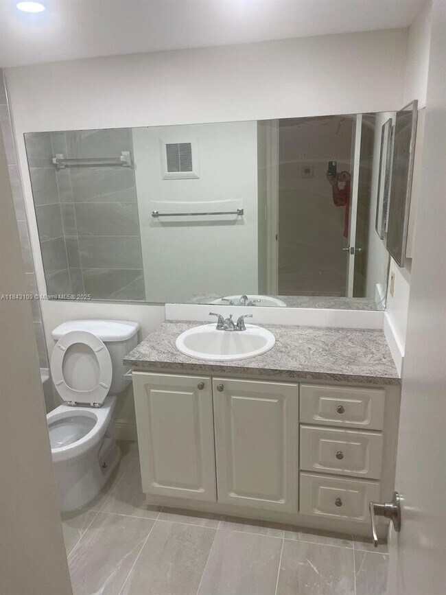 Building Photo - 9301 SW 92nd Ave