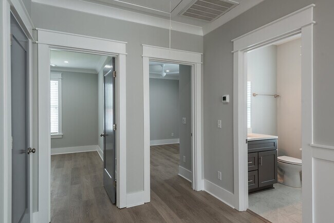 Building Photo - 6 Sanctuary Ct