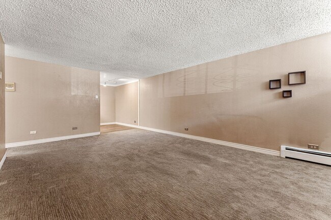 Building Photo - Condo in Historic Governor's Park!