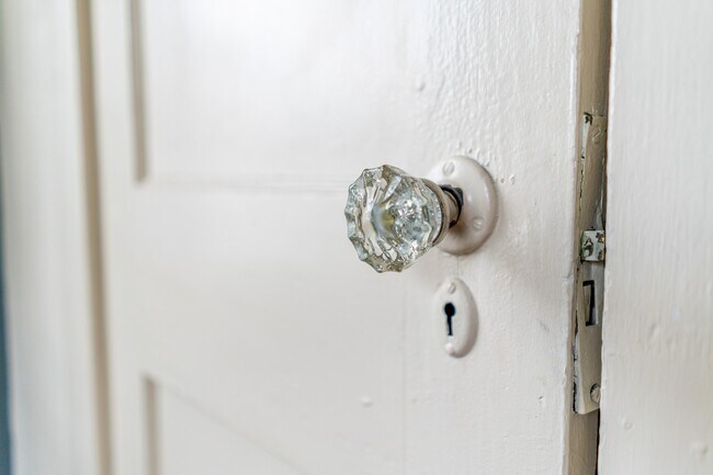 Building Photo - 1105 Hamilton Way