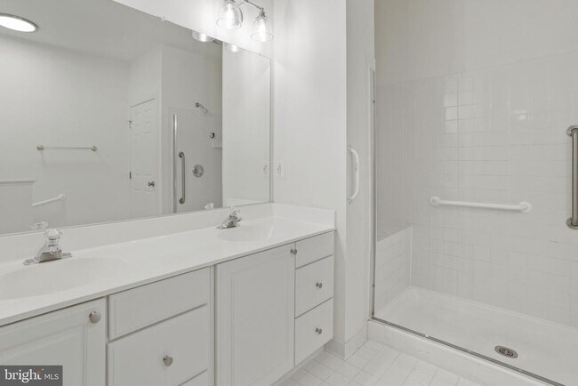 Building Photo - 338 Colony Point Pl