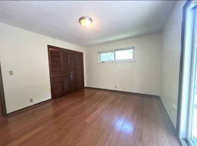 Building Photo - Two Bedroom Cottage Style Home Nestled in ...