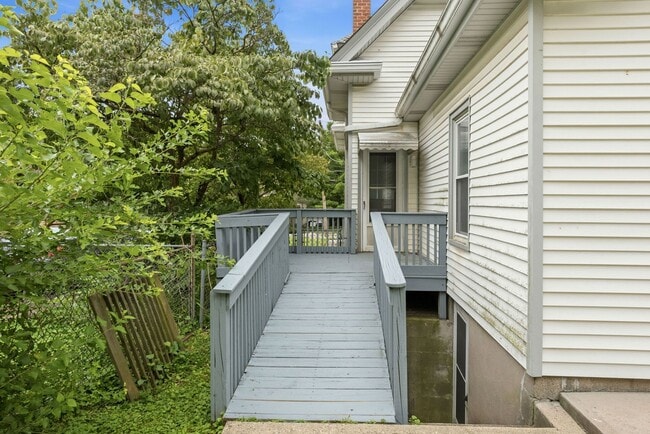 Building Photo - CHEVIOT: Charming 4 bed 2.5 bath 1 car detached garage