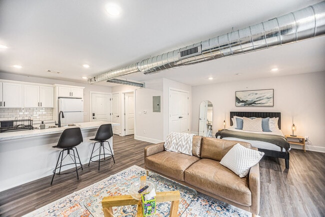 Primary Photo - 1562 Michigan St NE