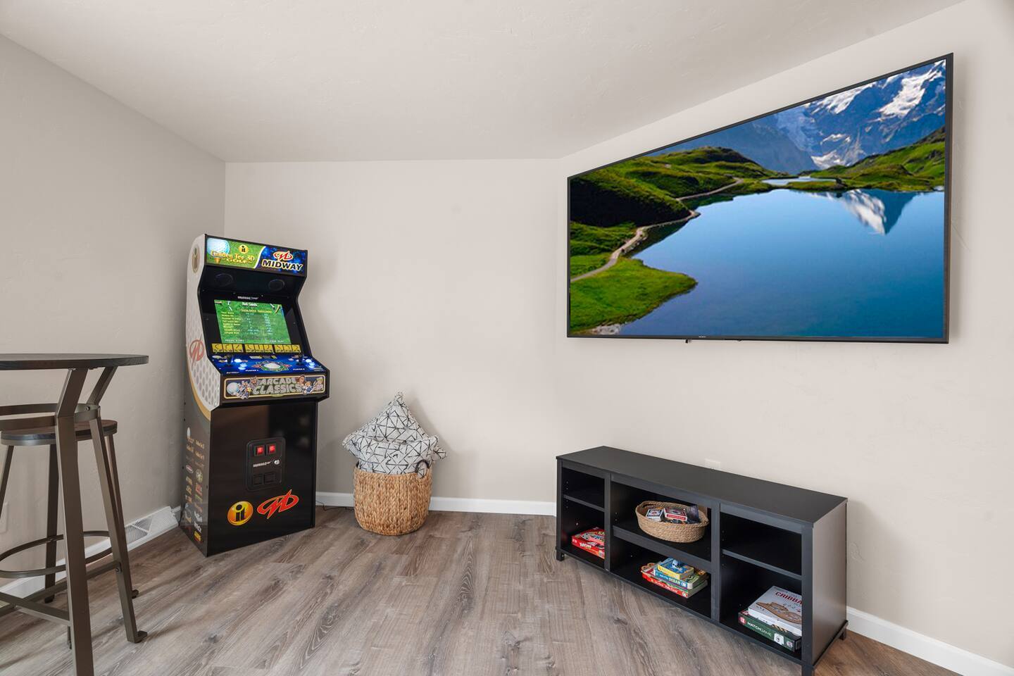 Building Photo - 2598 Parkwood Dr