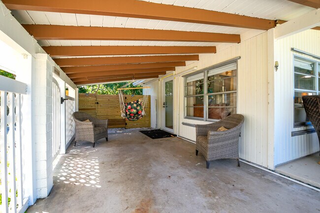 Building Photo - 609 S Arnold Ave