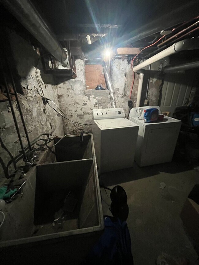 Building Photo - Five Bedroom Available for 26-27 School Year!