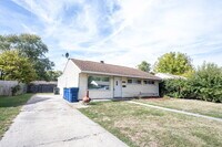 Building Photo - "Charming 3-Bed, 2-Bath Retreat in Indiana...