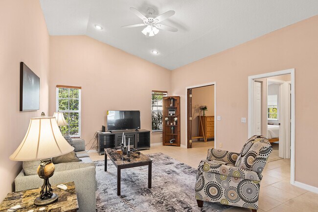 Building Photo - 922 Jackson Way