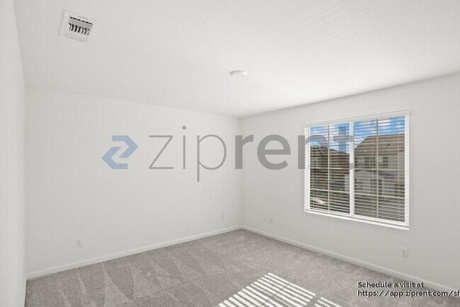 Building Photo - 861 Pipit St