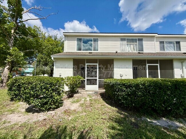 Building Photo - 12311 Kensington Lakes Dr