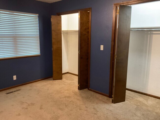 Building Photo - 402 E Jefferson St