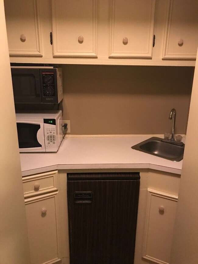 Building Photo - 2123 Jackson St