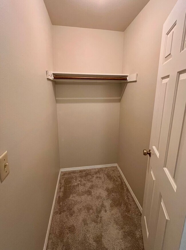 Building Photo - Remodeled 3BR in Mountain Park | Primary Suite + Deck | Lake Oswego