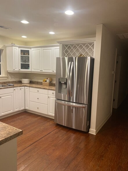 KITCHEN - 107 W Owens St