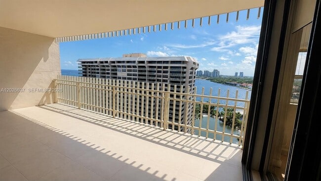 Building Photo - 2 Grove Isle Dr