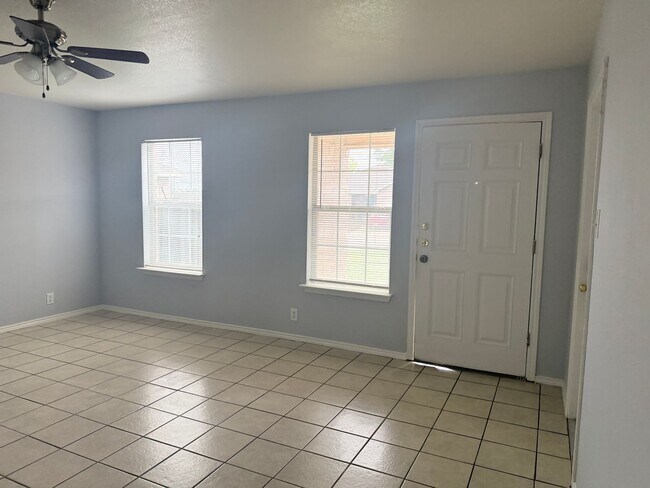 Building Photo - 10607 Shaenview