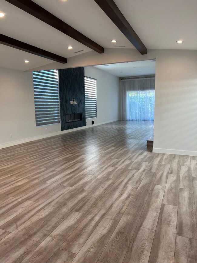 Building Photo - 2 Bedroom Modern Luxury, Valley Village