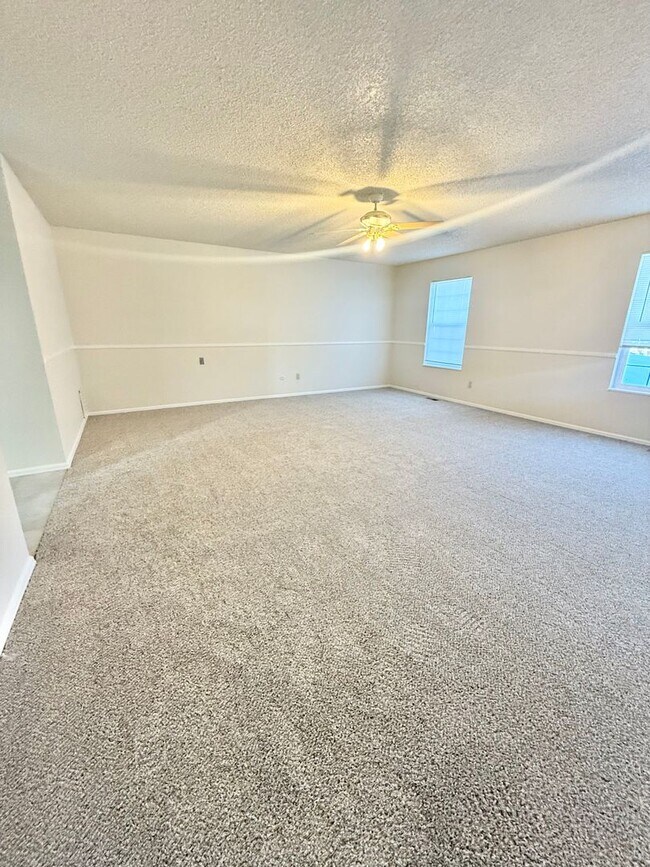 Building Photo - Beautiful Home on Picket for Rent!