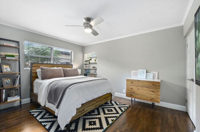 Building Photo - 2/2 condo downtown-Walk to Lake Eola