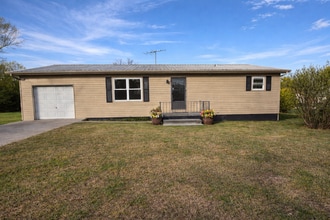 Building Photo - 307 Nancy Dr