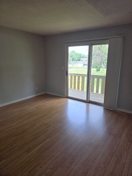 Building Photo - 1923 NW Hickory Ln