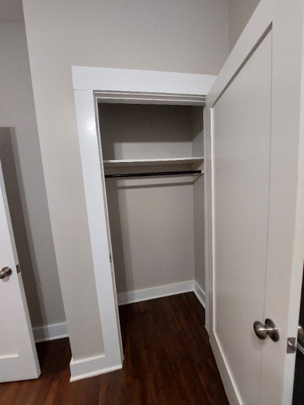 Building Photo - 2413 Painters St