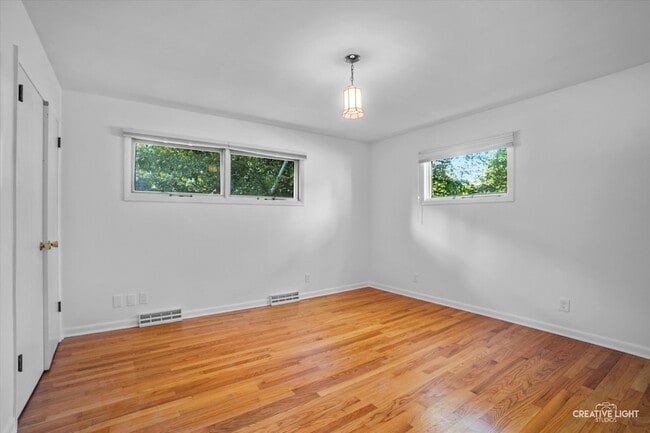 Building Photo - 38W686 Glenview Dr