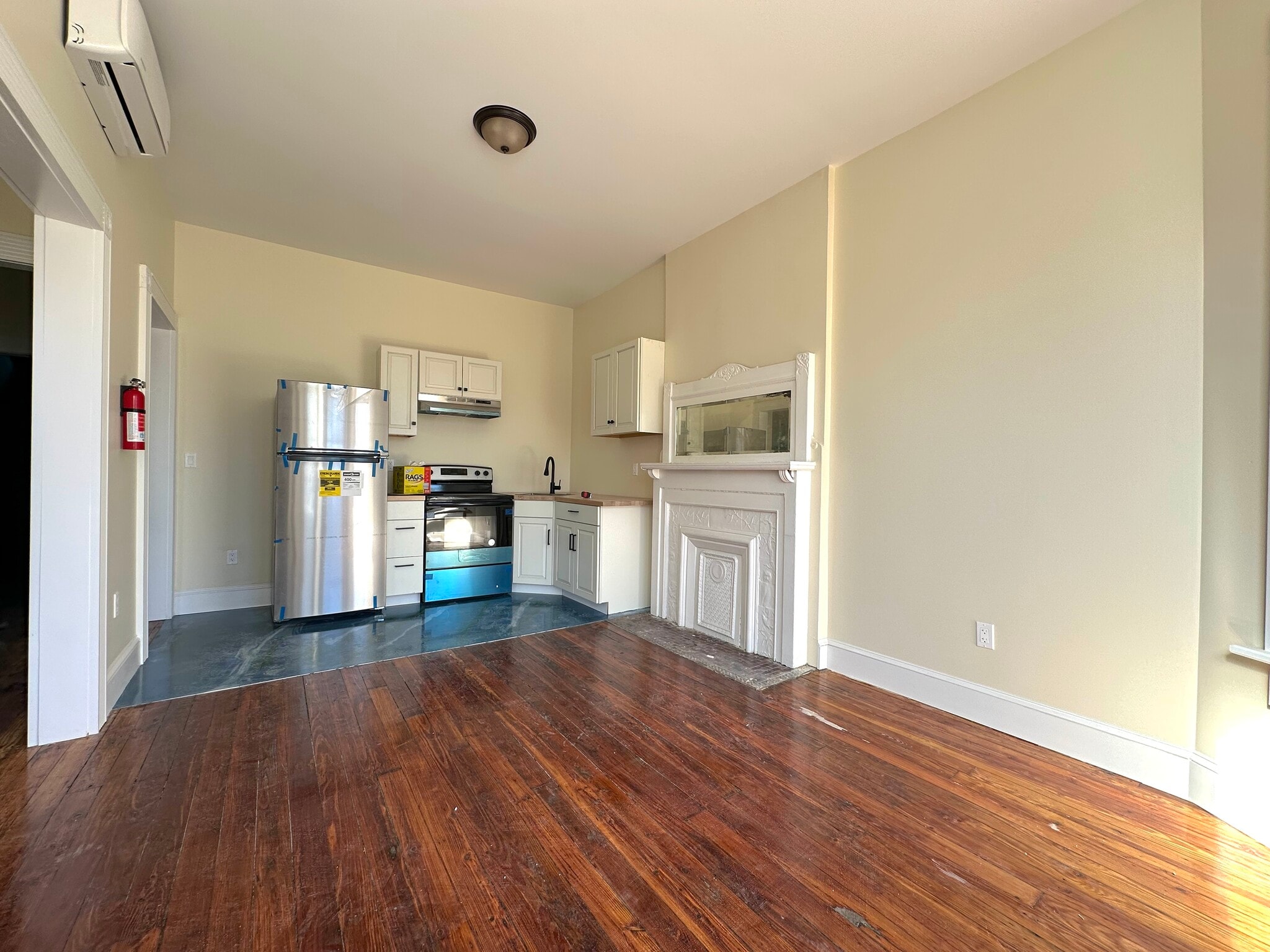 Building Photo - 31 Dubois St