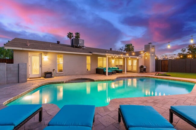 Building Photo - 2530 W Obispo Cir