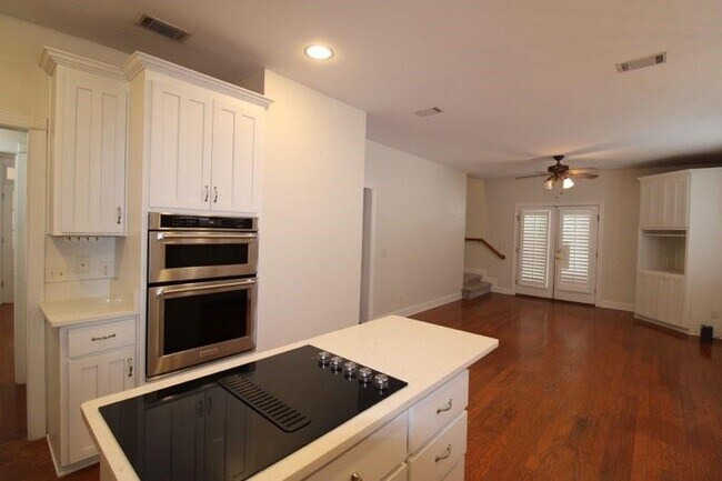 Building Photo - 183 W Commons Dr