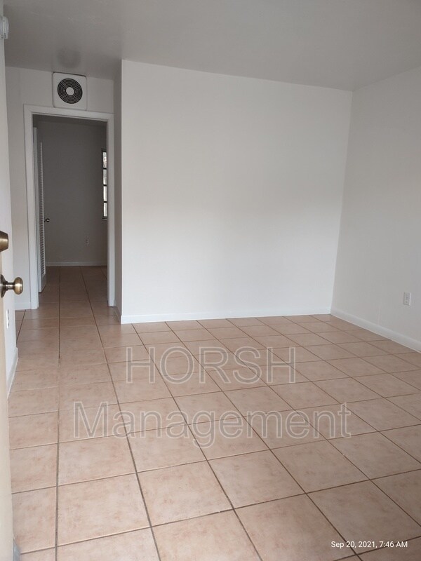 Building Photo - 427 Anastasia Ave