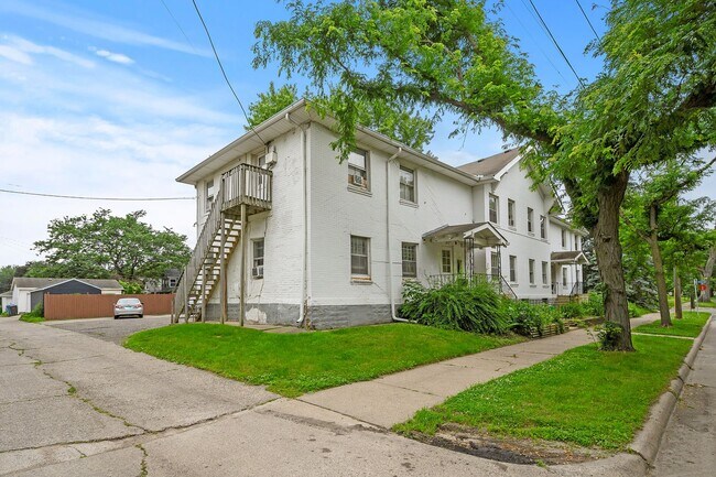 Building Photo - 3111 E 31st St