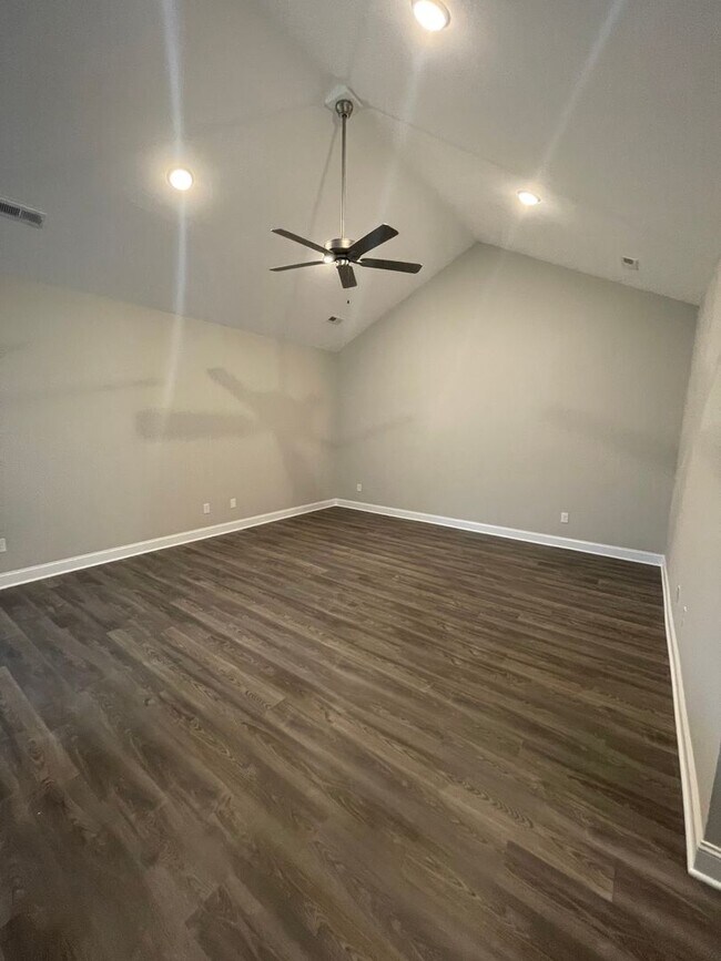 Building Photo - 2-Bedroom Townhome in Lenoir City