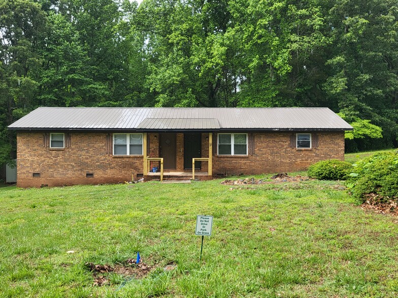 Front view - 3373 Loop Rd