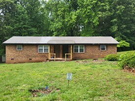 Building Photo - 3373 Loop Rd