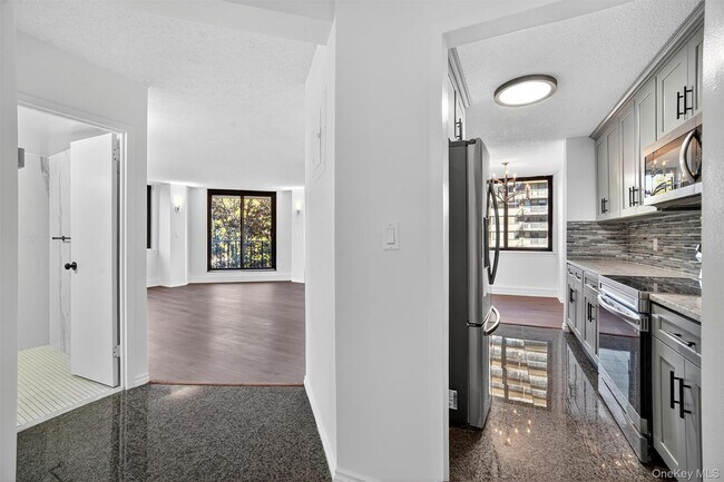 Building Photo - 25 Rockledge Ave