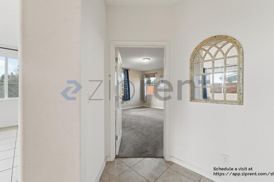 Building Photo - 4607 N Casey Ave